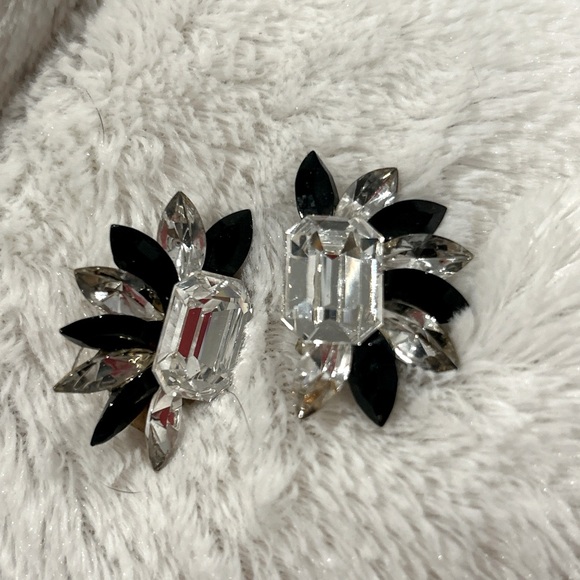 VINTAGE SWAROFSKI BLK & CLEAR CRYSTAL EARRING WITH LARGE SQUARE CENTER-SALE - Picture 2 of 12